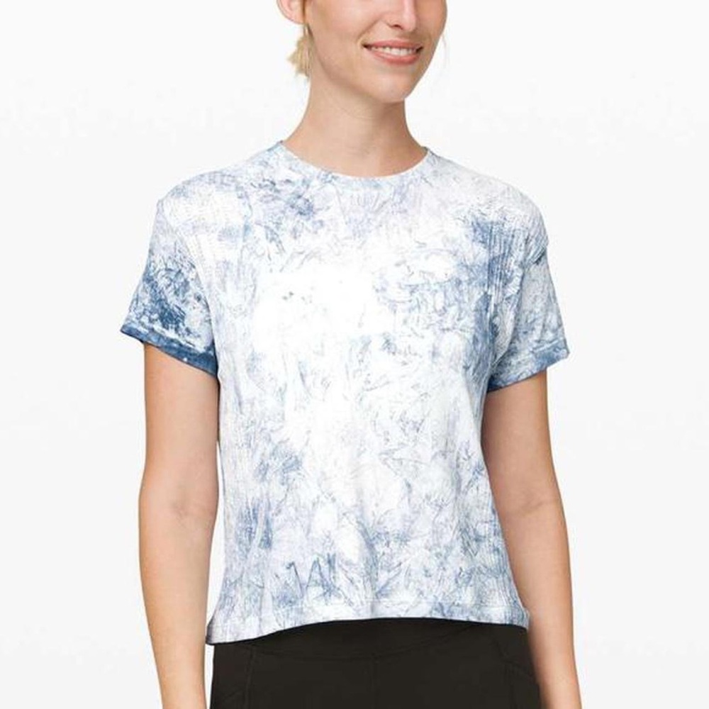 EUC Lululemon train to be short sleeve
